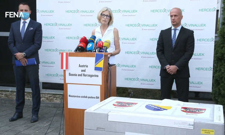 BiH dobila još 500.000 doza AstraZeneca vakcina - donacija Austrije